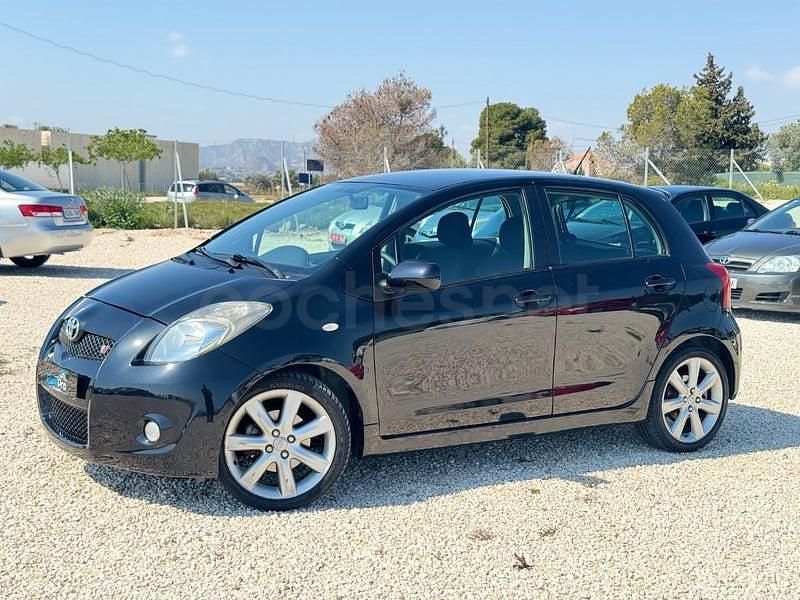 Usado Toyota Yaris 87 CV (63 kW) 2007 Negro Utilitario