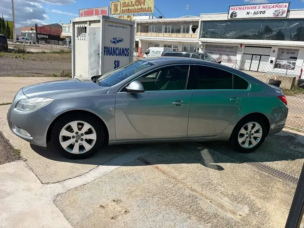 Usado Opel Insignia Business 131 CV (96 kW) 2013 Gris Berlina