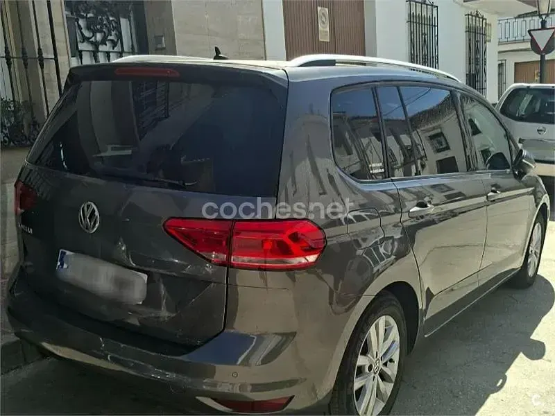 Usado VW Touran Edition 110 CV (80 kW) 2016 Gris / plata Monovolumen