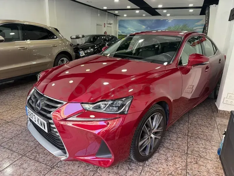 Usado Lexus IS300h Executive Line 223 CV (164 kW) 2018 Granate Berlina