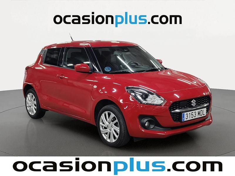 Usado Suzuki Swift 83 CV (61 kW) 2023 Rojo Utilitario