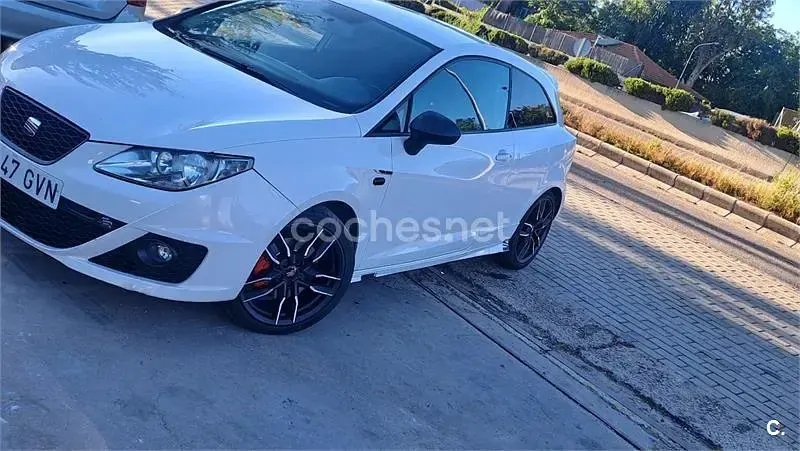 Usado Seat Ibiza SC FR 143 CV (105 kW) 2010 Blanco Utilitario