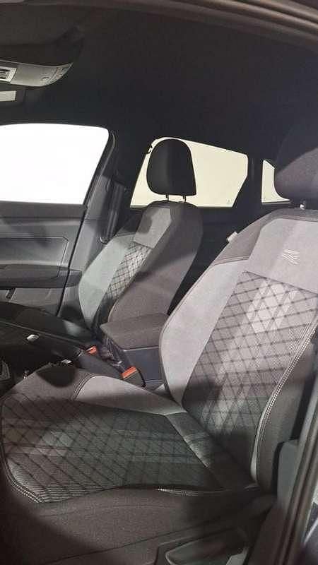 Usado VW Taigo R-line 116 CV (85 kW) 2025 Gris SUV