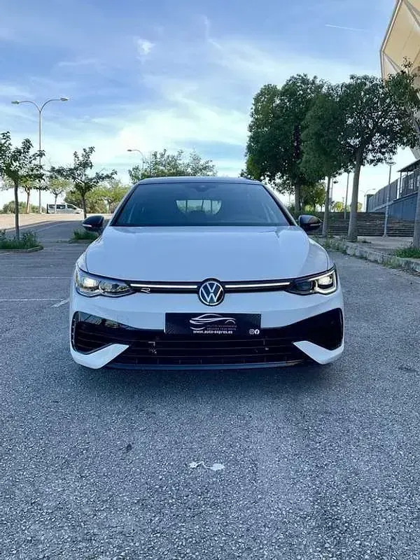 Usado VW Golf VIII R 320 CV (235 kW) 2022 Blanco Utilitario