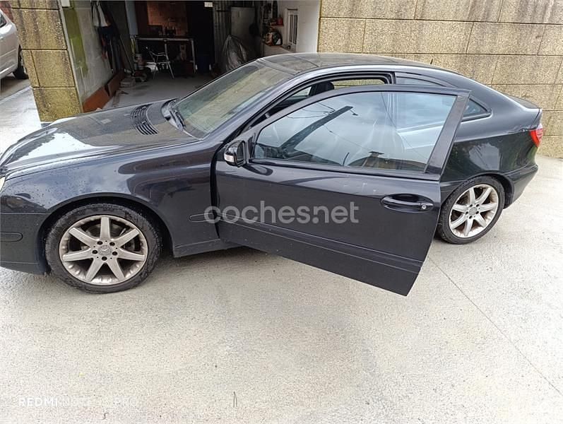 Usado Mercedes C220 143 CV (105 kW) 2002 Negro Berlina