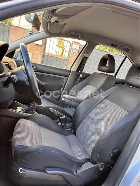 Usado VW Bora Highline 115 CV (84 kW) 2001 Gris / plata Berlina