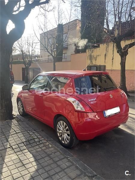 Usado Suzuki Swift GL 95 CV (69 kW) 2013 Rojo Utilitario