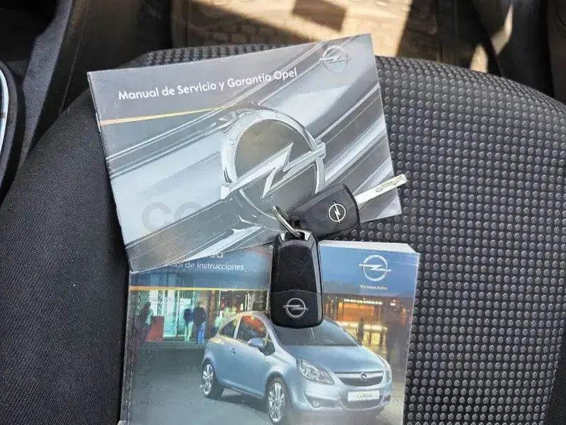 Usado Opel Corsa Essentia 85 CV (62 kW) 2010 Gris / plata Utilitario