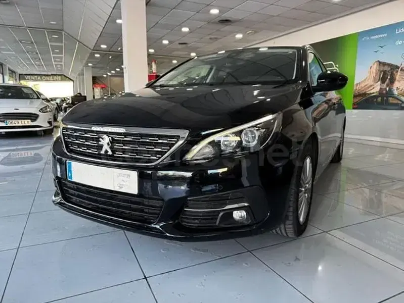 Usado Peugeot 308 SW Style 130 CV (95 kW) 2021 Negro Familiar