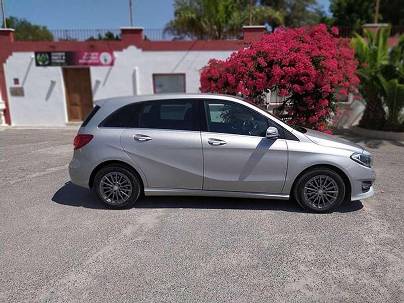 Usado Mercedes B180 109 CV (80 kW) 2017 Plateado Utilitario