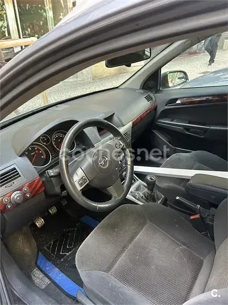 Usado Opel Astra Cosmo 150 CV (110 kW) 2005 Gris / plata Berlina