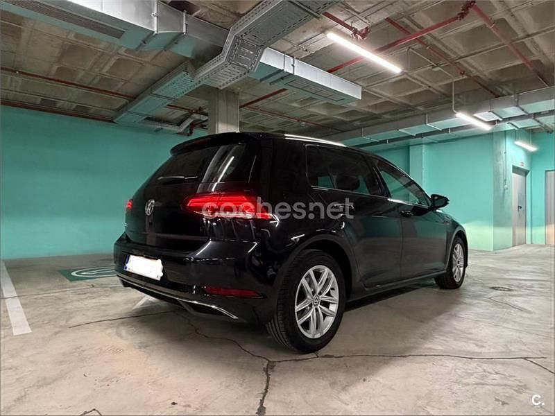 Usado VW Golf VII Advance 125 CV (91 kW) 2018 Negro Berlina