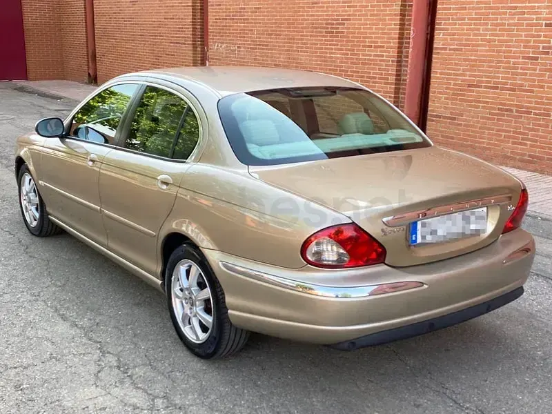 Usado Jaguar X-type Executive 130 CV (95 kW) 2005 Beige Berlina