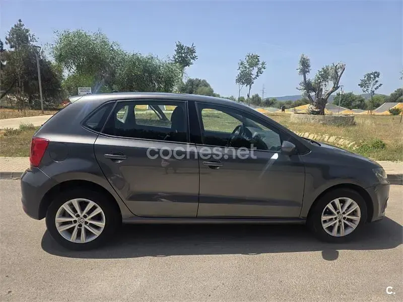 Usado VW Polo 75 CV (55 kW) 2016 Verde Berlina