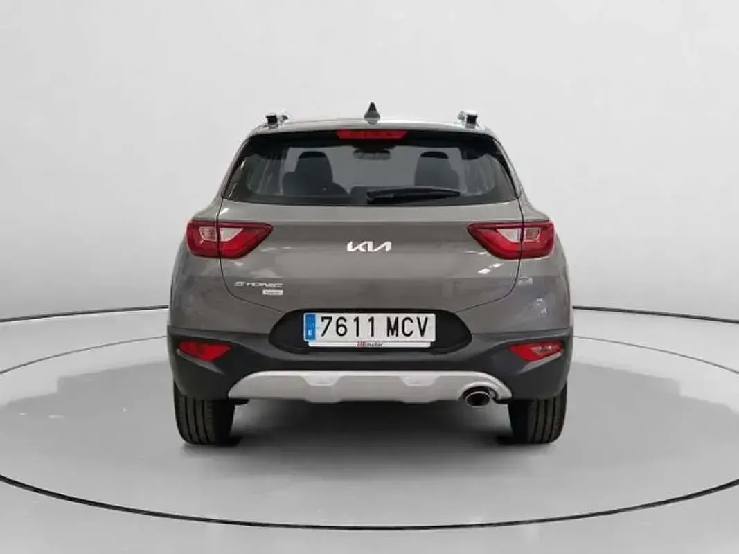 Usado Kia Stonic 120 CV (88 kW) 2022 Verde SUV