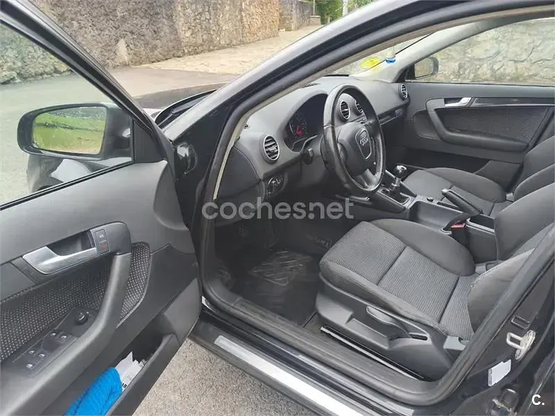 Usado Audi A3 Ambiente 140 CV (102 kW) 2007 Negro Utilitario