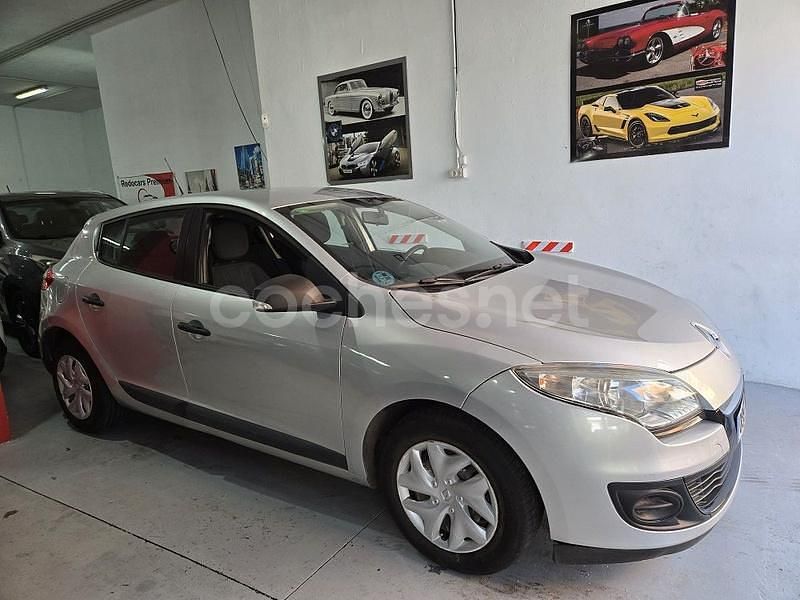 Gris / plata Usado 2013 Renault Mégane Dynamique Berlina | 5200 € (Buen precio) - Imagen 1/4