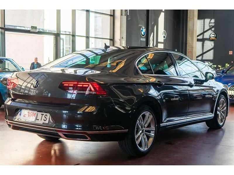 Usado VW Passat GTE 218 CV (160 kW) 2022 Gris Familiar