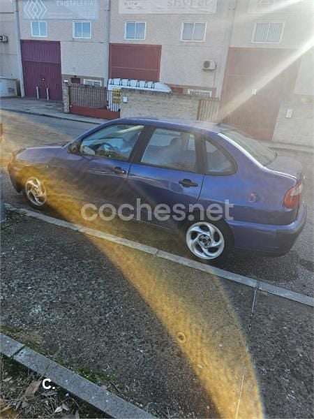 Azul Usado 2002 Seat Cordoba Familiar | 1200 € - Imagen 1/4