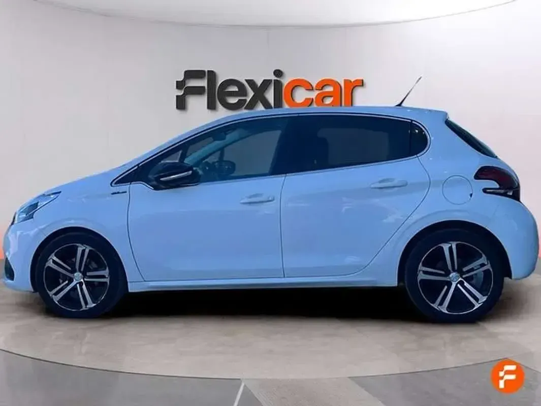 Usado Peugeot 208 GT-line 110 CV (80 kW) 2018 Blanco Utilitario