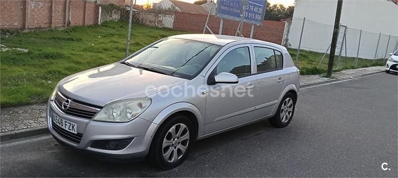 Usado Opel Astra Cosmo 100 CV (73 kW) 2008 Gris / plata Berlina