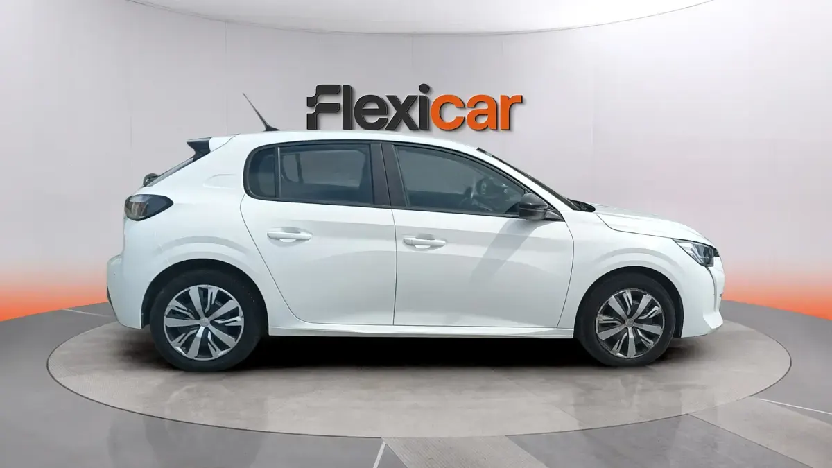 Usado Peugeot 208 Active 101 CV (74 kW) 2023 Blanco Utilitario