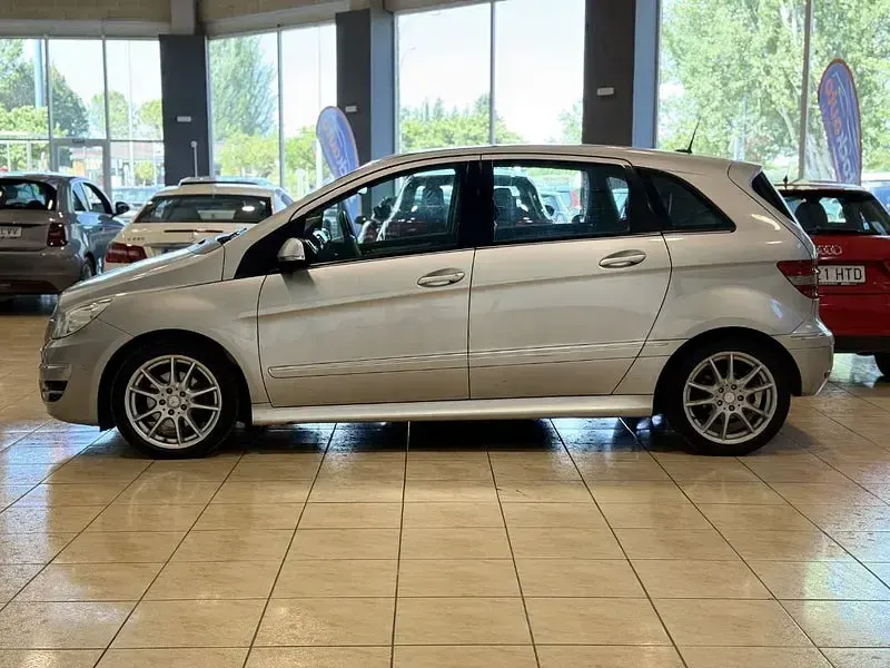 Usado Mercedes B180 109 CV (80 kW) 2008 Beige Monovolumen