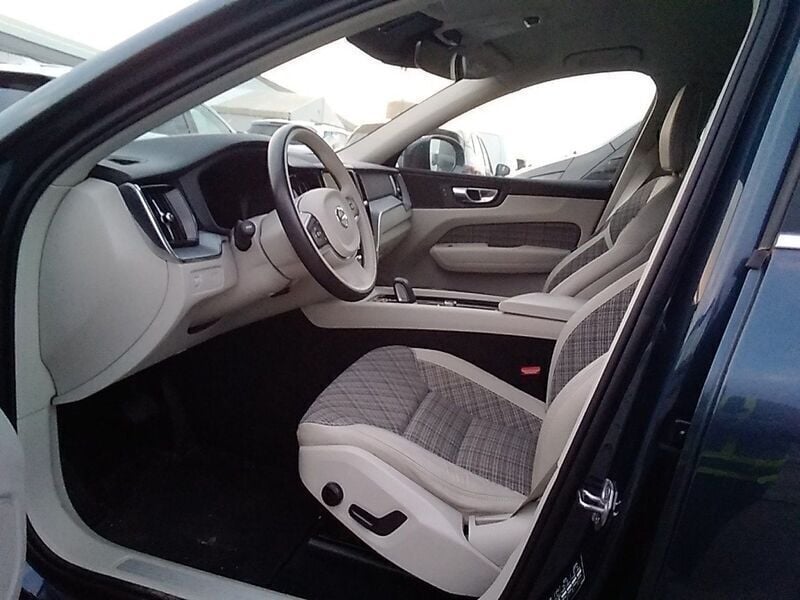 Azul Usado 2021 Volvo XC60 Momentum SUV | 32.100 € (Buen precio) - Imagen 1/4