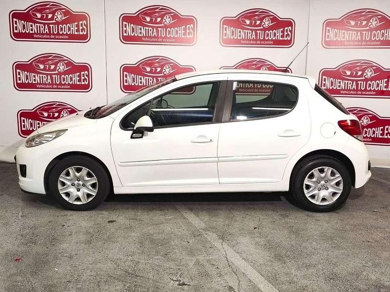 Usado Peugeot 207 Active 75 CV (55 kW) 2011 Blanco Berlina