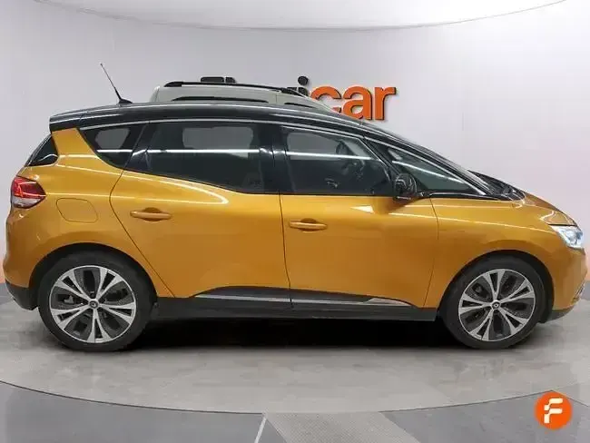 Usado Renault Scénic Zen 130 CV (95 kW) 2017 Amarillo
