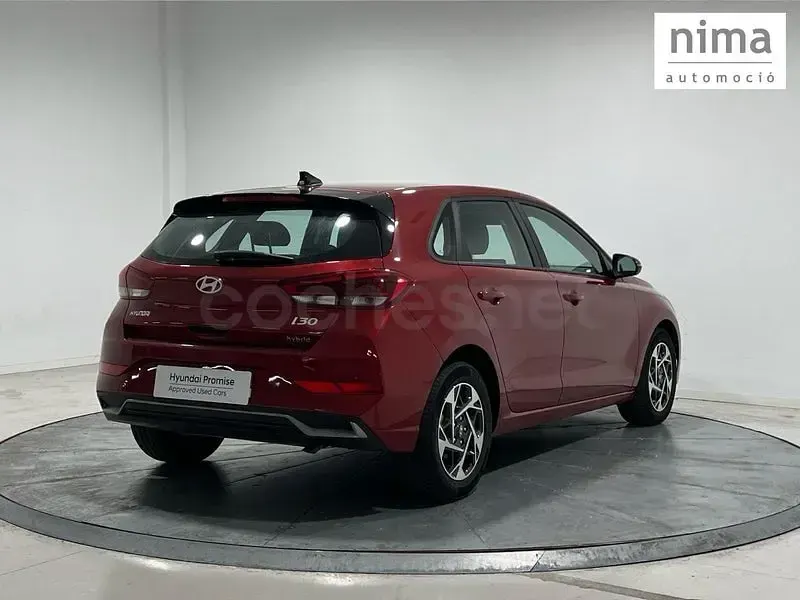 Usado Hyundai i30 100 CV (73 kW) 2025 Rojo Berlina
