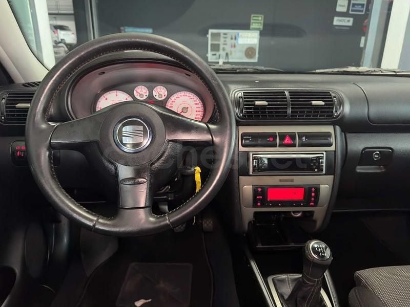 Usado Seat Leon FR 150 CV (110 kW) 2004 Gris Utilitario