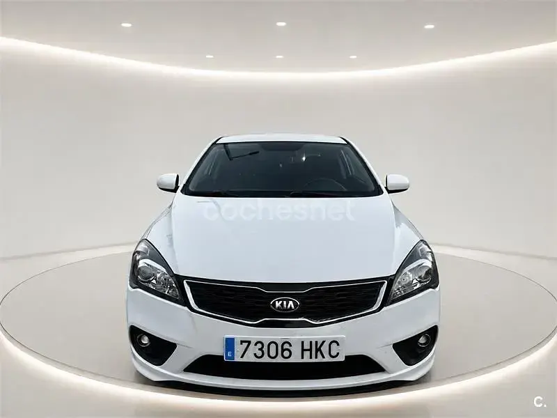 Usado Kia ProCeed 90 CV (66 kW) 2012 Blanco Utilitario
