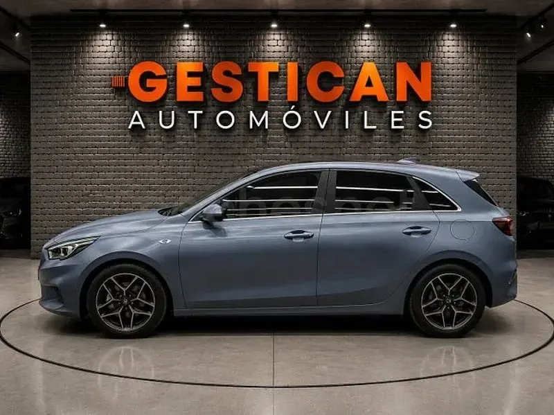 Usado Kia Ceed 120 CV (88 kW) 2023 Plateado Utilitario