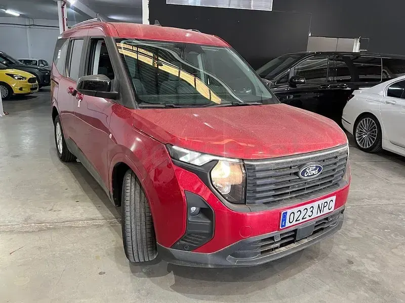 Nuevo Ford Tourneo Courier Titanium 125 CV (91 kW) 2026 Rojo Monovolumen