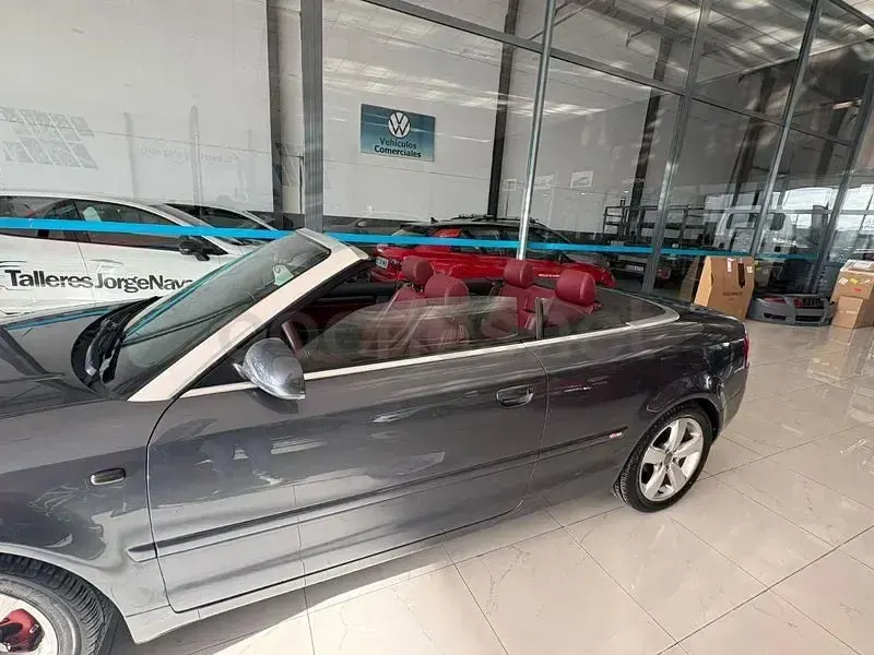 Usado Audi A4 Cabriolet 163 CV (119 kW) 2005 Gris / plata Descapotable