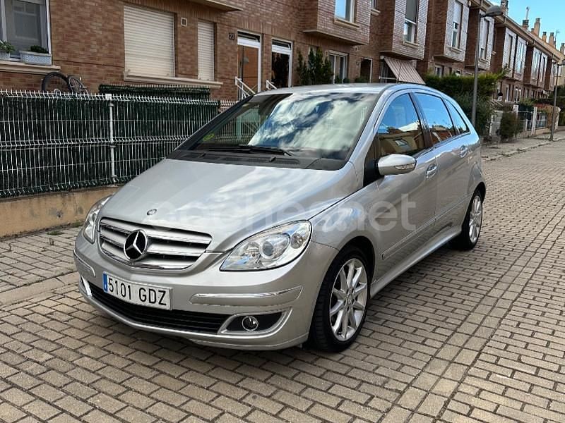 Usado Mercedes B180 109 CV (80 kW) 2009 Gris / plata Monovolumen