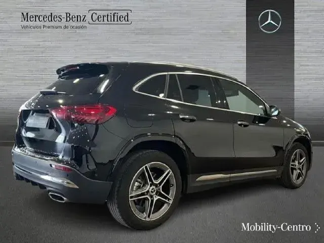 Usado Mercedes GLA250 218 CV (160 kW) 2025 Negro cosmos SUV