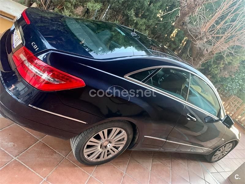 Usado Mercedes E250 Elegance 204 CV (150 kW) 2010 Azul Coupe