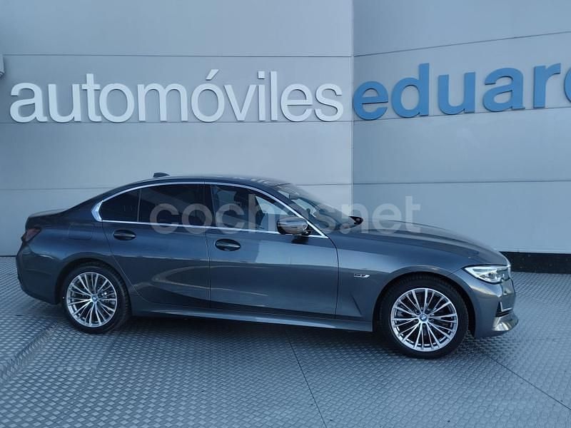 Gris / plata Usado 2022 BMW 320e Luxury Line Berlina | 28.500 € (Precio justo) - Imagen 1/4