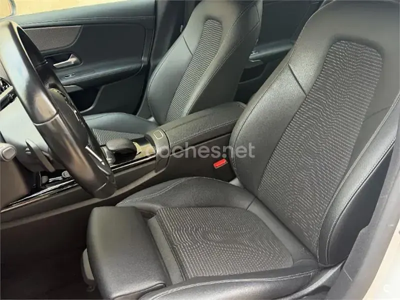 Usado Mercedes CLA180 122 CV (89 kW) 2019 Blanco Berlina