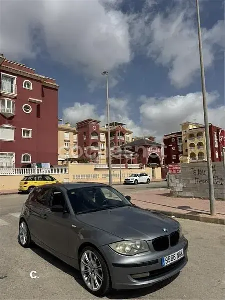 Usado BMW 118 143 CV (105 kW) 2009 Gris / plata Utilitario