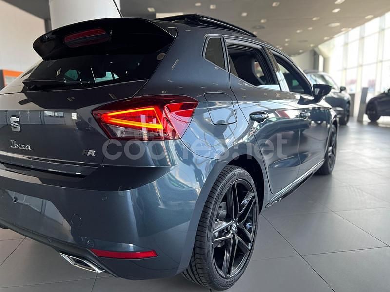Gris / plata Nuevo 2025 Seat Ibiza FR Berlina | 25.300 € (Caro) - Imagen 1/4
