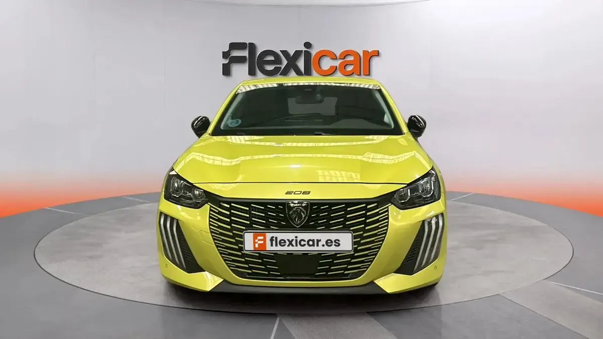 Usado Peugeot 208 Allure 101 CV (74 kW) 2025 Amarillo Utilitario