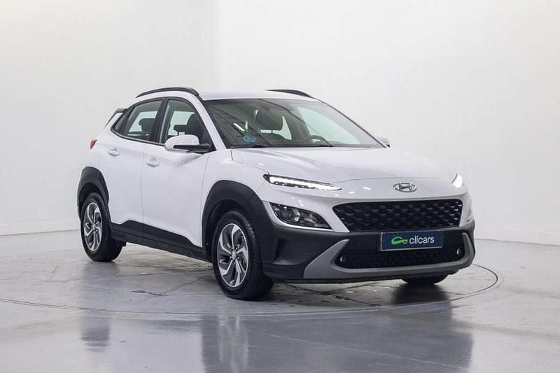 Usado Hyundai Kona 105 HP (77 kW) 2021 Branco SUV