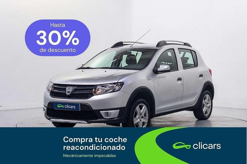 Usado Dacia Sandero Stepway 90 CV (66 kW) 2013 Plateado Utilitario
