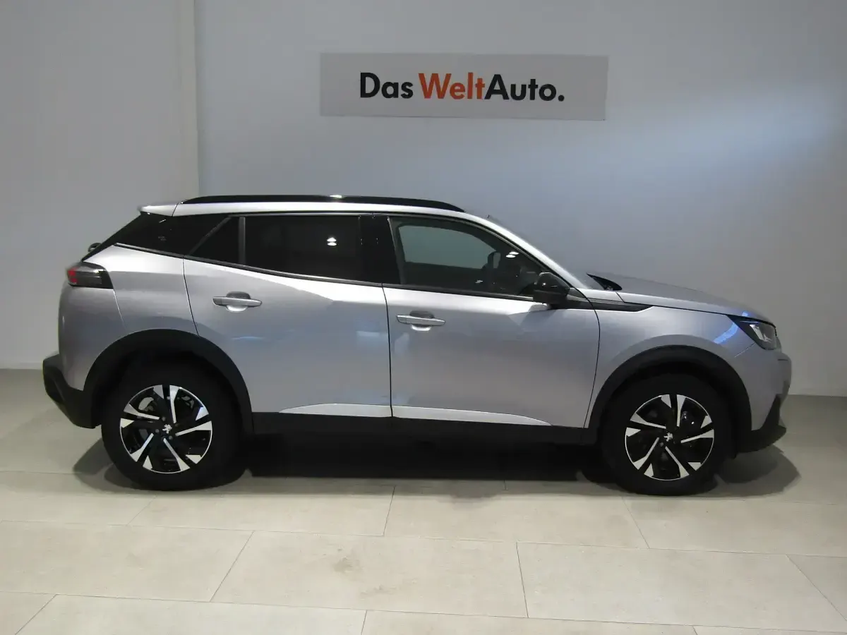 Usado Peugeot 2008 Allure 130 CV (95 kW) 2023 Gris SUV