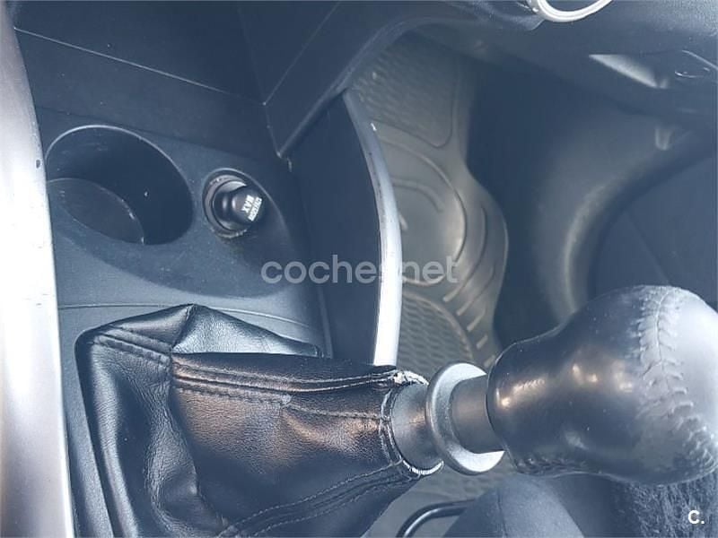 Gris / plata Usado 2007 Mitsubishi Outlander Intense SUV | 4500 € (Precio justo) - Imagen 1/4