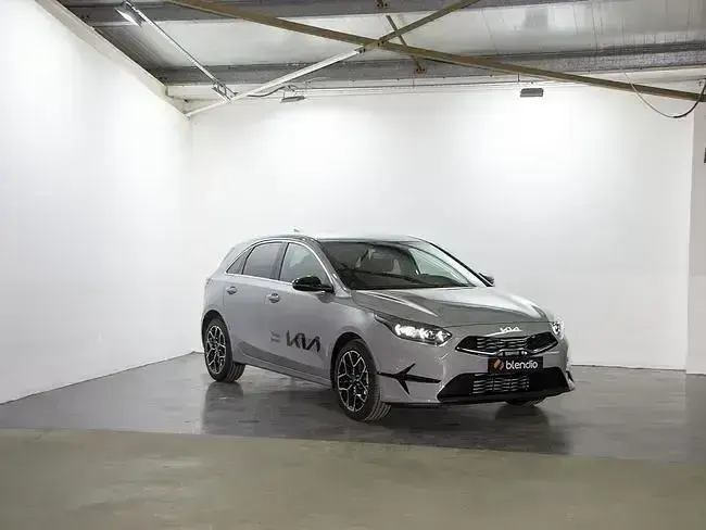 Usado Kia Ceed Style 120 CV (88 kW) 2023 Gris Utilitario