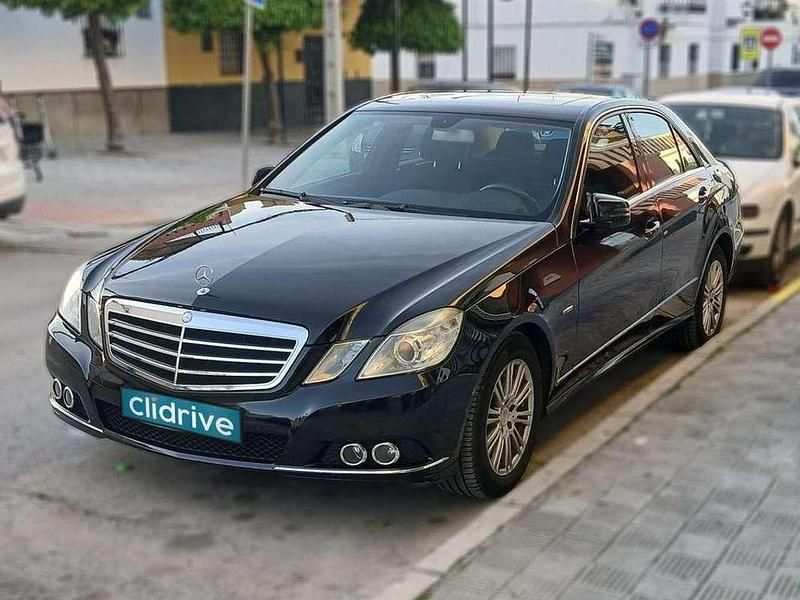 Usado Mercedes E220 Classic 170 CV (125 kW) 2009 Negro Berlina